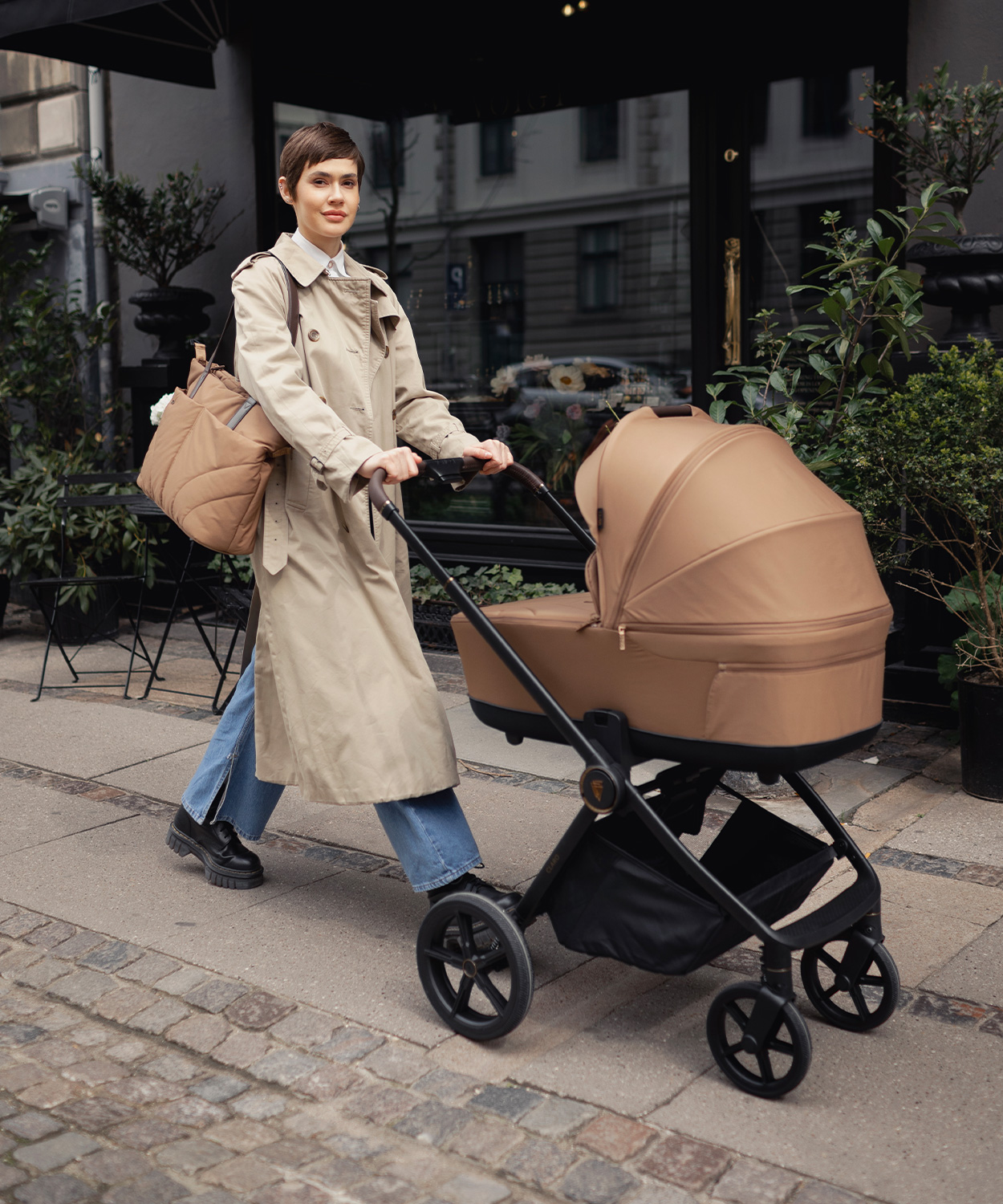 Venicci-Claro-Caramel-Carrycot-Session-1